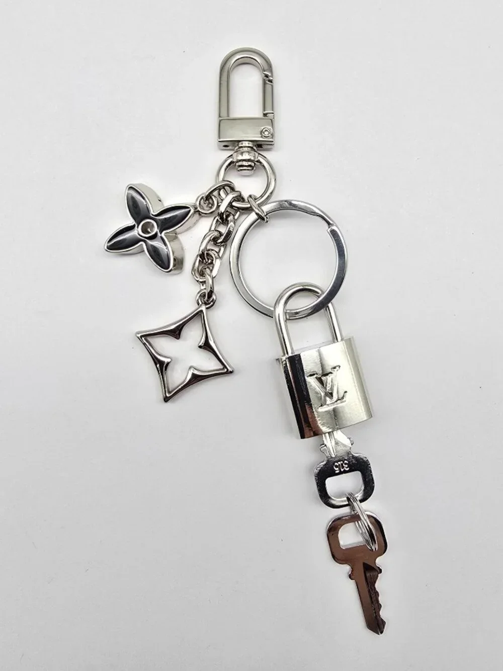 Authentic Louis Vuitton Silver Padlock 🔒 Key Set w/ Unbranded Clover Bag Charm